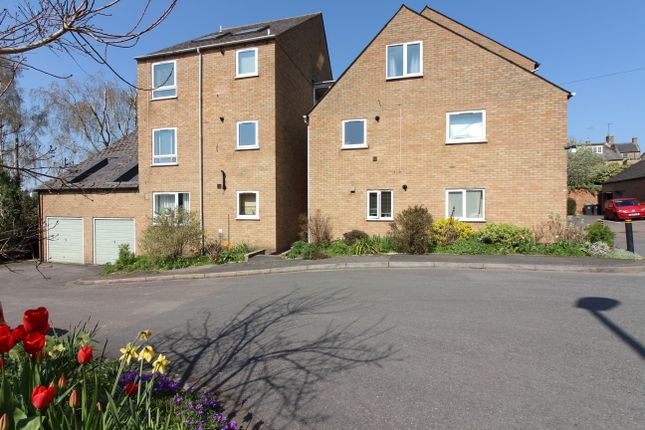 Thumbnail Flat to rent in Finsbury Place, Chipping Norton