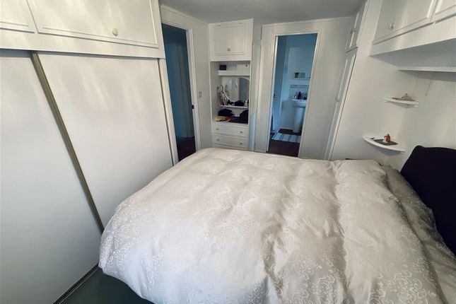 Laburnum Court, Smallfield photo 5
