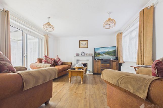 112, Boxfield Green, Chells Manor, Stevenage photo 3