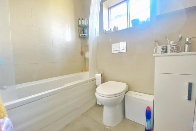 Flat for sale in Adelaide Road, London
