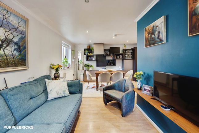 6, Fairchild Close, Battersea photo 3
