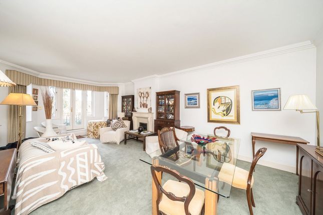 Flat 18, Holly Lodge, 90, Wimbledon Hill Road, London photo 2