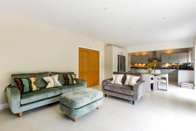 22, The Drive, Hertfordshire photo 4