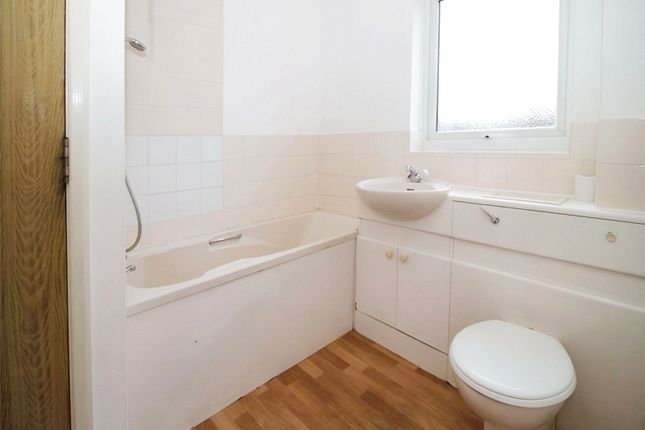 Flat for sale in Cricketers Close, Erith