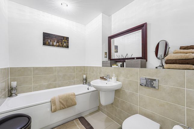 2, Elham Crescent, Dartford photo 4