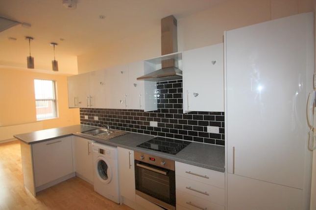 Lounge Open/Fitted Kitchen