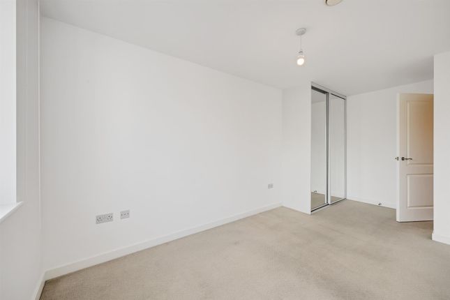 Flat 18 The Coronet Apartments, 6 Odeon Parade, Well Hall Road, London photo 4