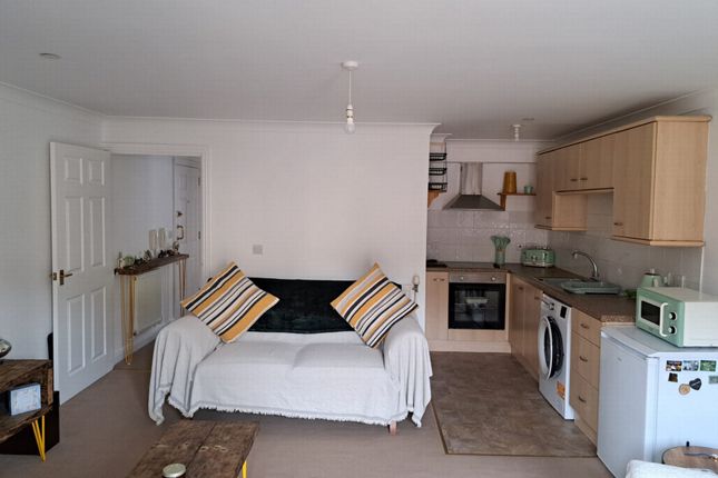 Flat 2 Captain Webbs 161-165, Folkestone Road, Dover photo 3