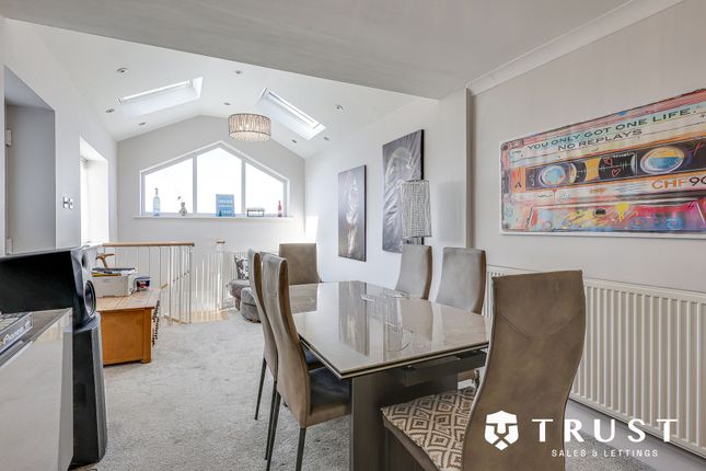 127 Upper Batley Lane, Batley photo 4
