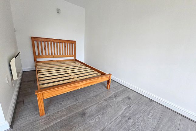 4B, Windsor Court, Rugby photo 5
