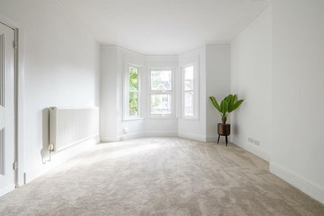 5 Cavendish Drive, London photo 3