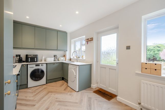 5, Howlett Close, Lymington photo 2