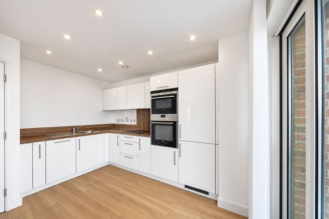 Flat 176, Marner Point, London photo 2