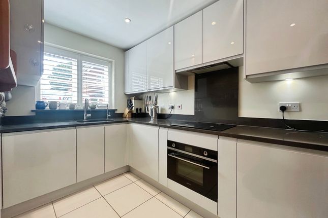31, Skylark Place, Farnham photo 4
