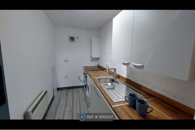 Flat, Marquis Street, Leicester photo 2