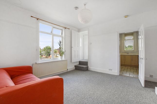 Flat to rent in A, Temple Road, Cricklewood