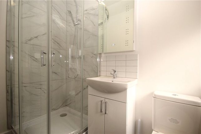 Room 5, 74, Fir Tree Road, Surrey photo 4