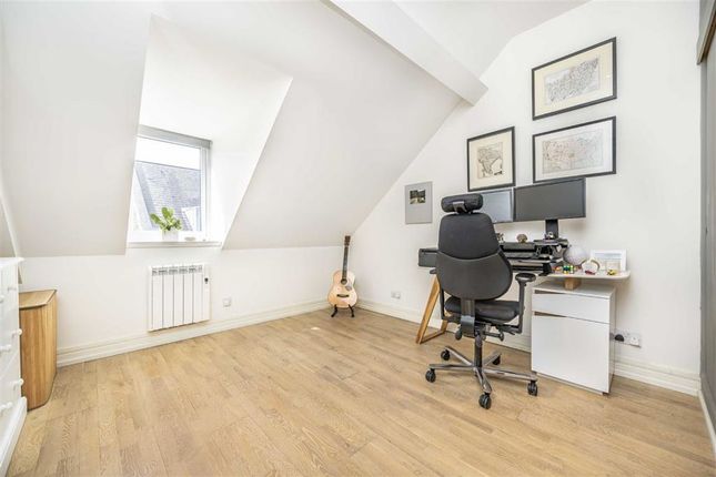 Flat to rent in Maidstone Buildings Mews, London