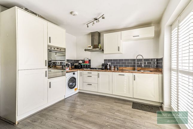 31, Hoad Crescent, Woking photo 2
