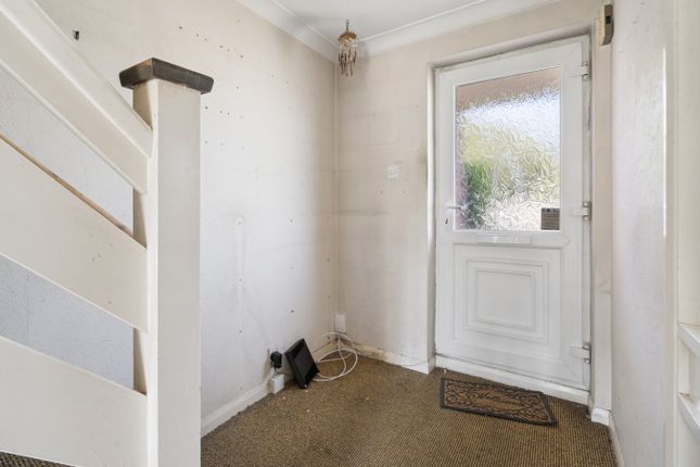 4, Leas Drive, Iver photo 2