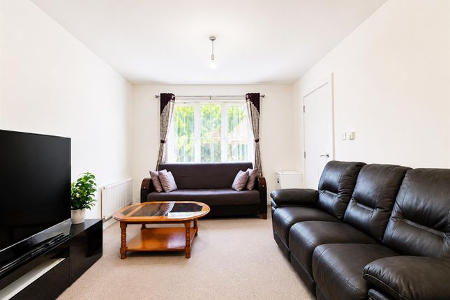 4, Horseshoe Close, Bourne End, Hemel Hempstead photo 2