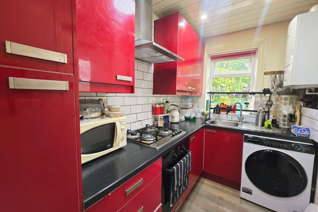 36 Rossefield Road, Bradford photo 4