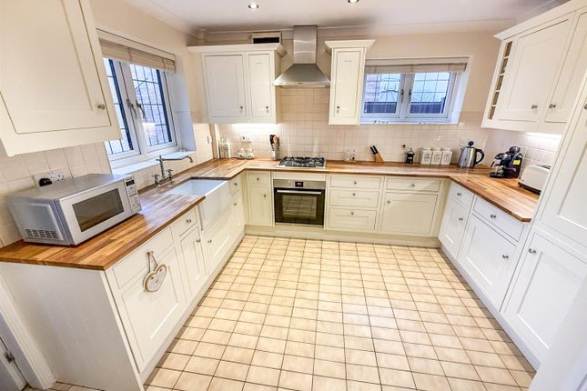 33, Rosehill Avenue, Whittington photo 2