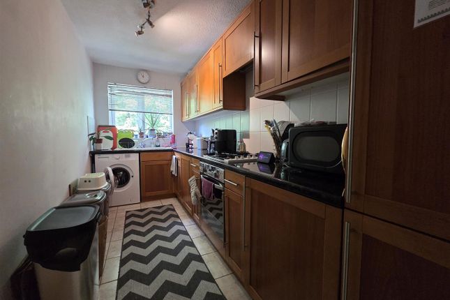 8, Mandeville Road, Enfield photo 4