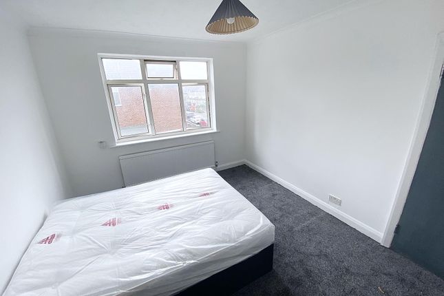 Room to rent in Lonsdale Road, London