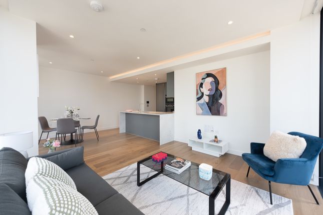 Flat for sale in Hampton Tower, South Quay Plaza, London