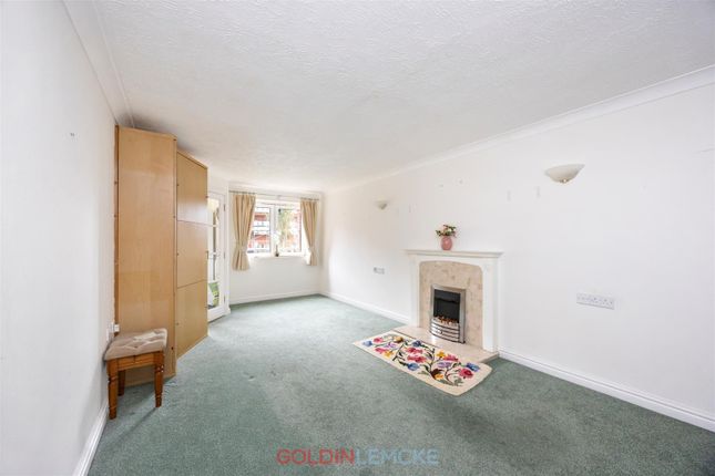 22, Amber Court, Holland Road, Hove photo 2