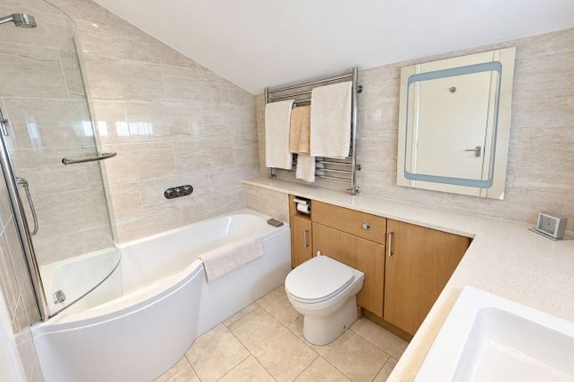 5, Blenheim Close, East Grinstead photo 4