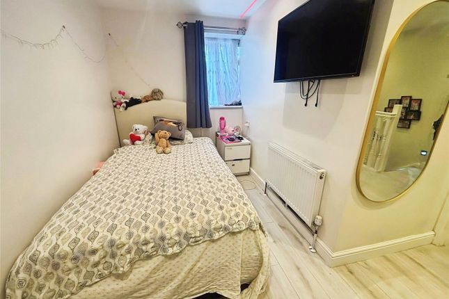 167, Midsummer Avenue, Hounslow photo 5
