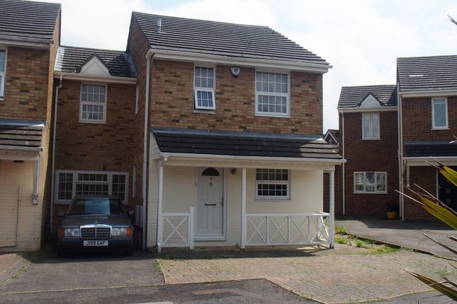 Link-detached house to rent in Embassy Close, Gillingham ME7