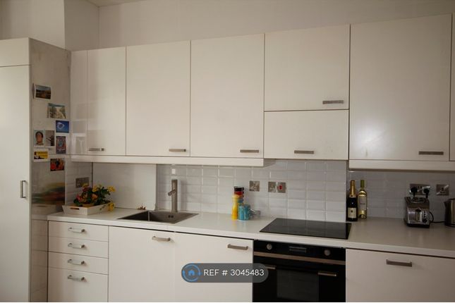 Flat A   Grosvenor Gardens, Willesden Green, London photo 4
