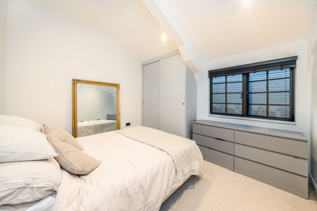 Flat 1, Chaucer House, 22-24, Caxton Road, London photo 4