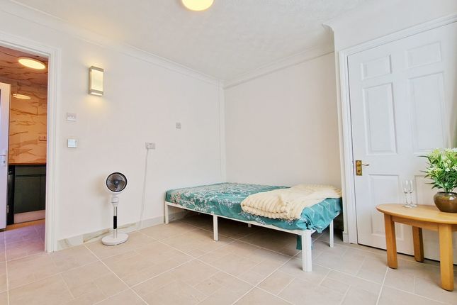 58, Drury Lane, Houghton Regis photo 2