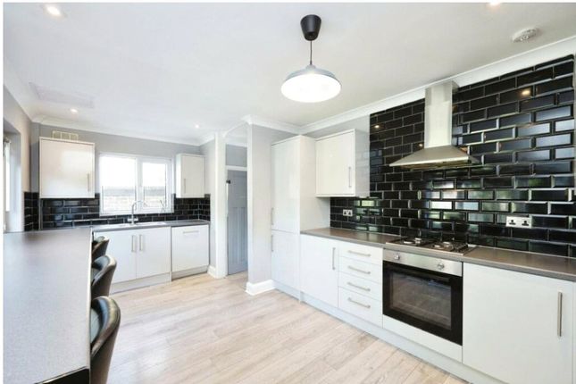 2, Woodland Road, Rickmansworth photo 2