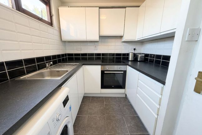 53 Colley House Whitehall Road, Uxbridge photo 2