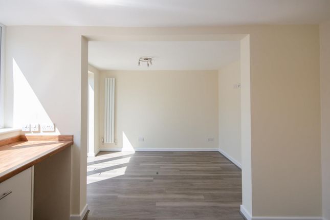 24, Whitethorne Avenue, Withernsea photo 4