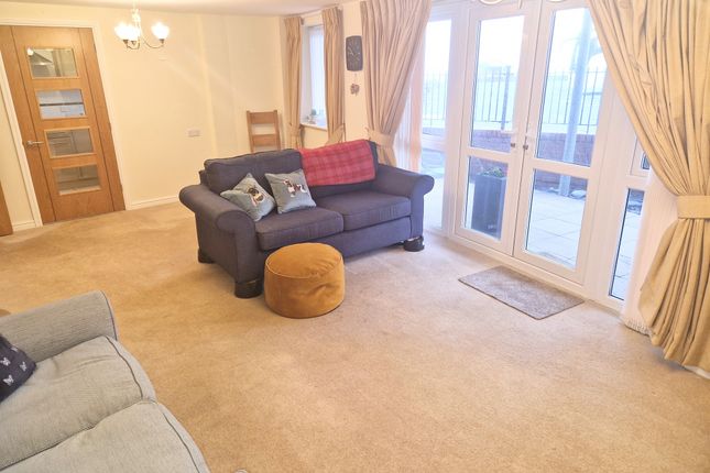 Flat for sale in Picton Avenue, Porthcawl
