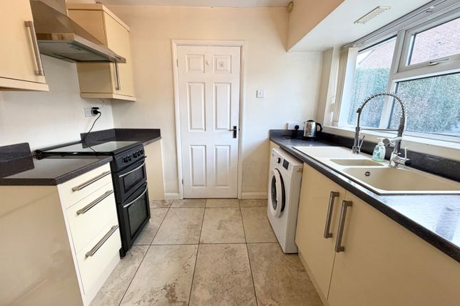 19, Lynbrook Close, Dudley photo 2