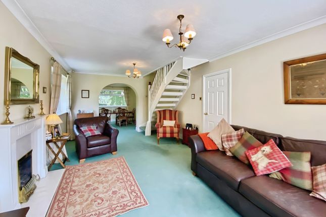 10, Plemstall Close, Mickle Trafford, Chester photo 2