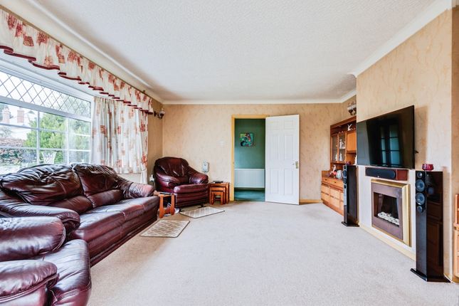 21, Butts Road, Swindon photo 3
