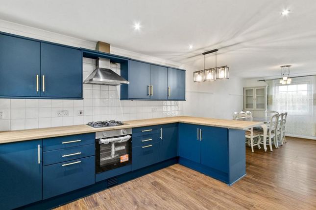 18, Hurlethill Court, Glasgow photo 4