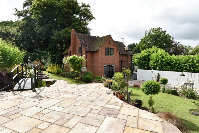 4-bed house on The Coach House, Newcastle-Under-Lyme, £450,000