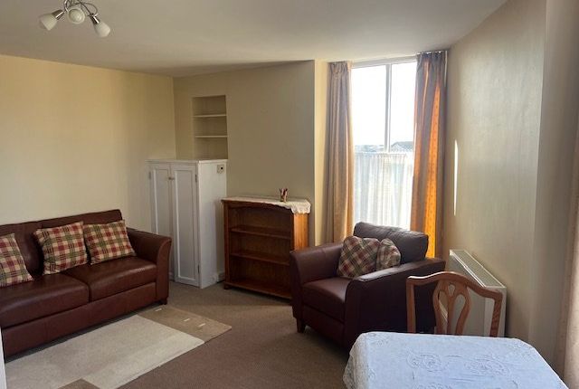 FLAT 2 OLD SHIP INN, 178 IRELETH ROAD, Askam and Ireleth photo 2