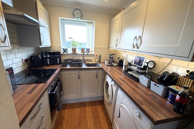 37, Waterside Park, The Street, Lowestoft photo 3