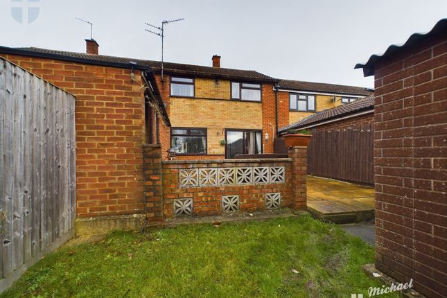 Terraced house to rent in Intalbury Avenue, Aylesbury