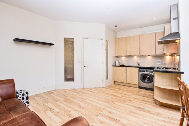 Flat 1 Pottery Gate, 2, Warwick Road, London photo 3